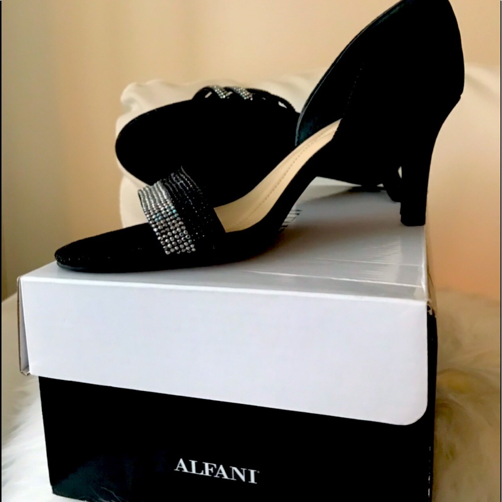Brand NEW Alfani dress shoes. Purchased in Macy’s
